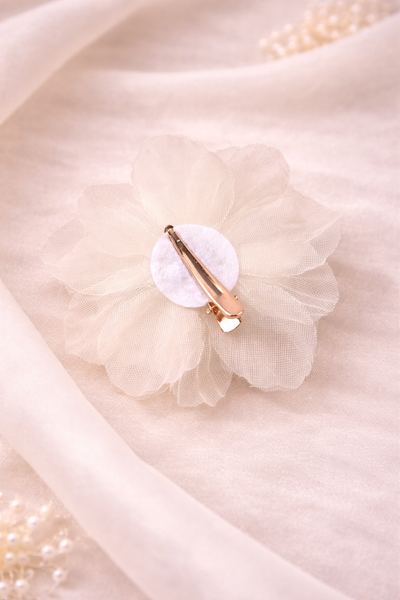 Blomma hårspänne benvit med stenar & pärlor