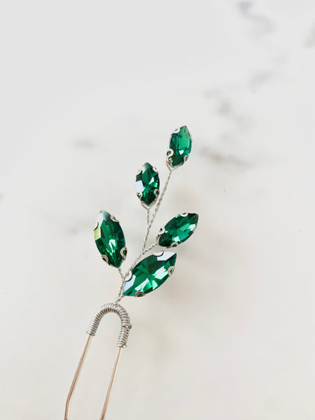 Lyxig silverfärgad hårnål med gröna stenar