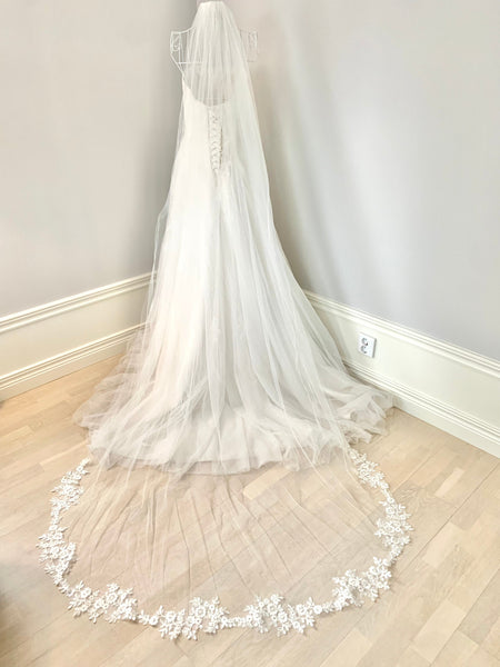 Brudslöja 350 cm med spets, benvit (ivory 3,5 m)