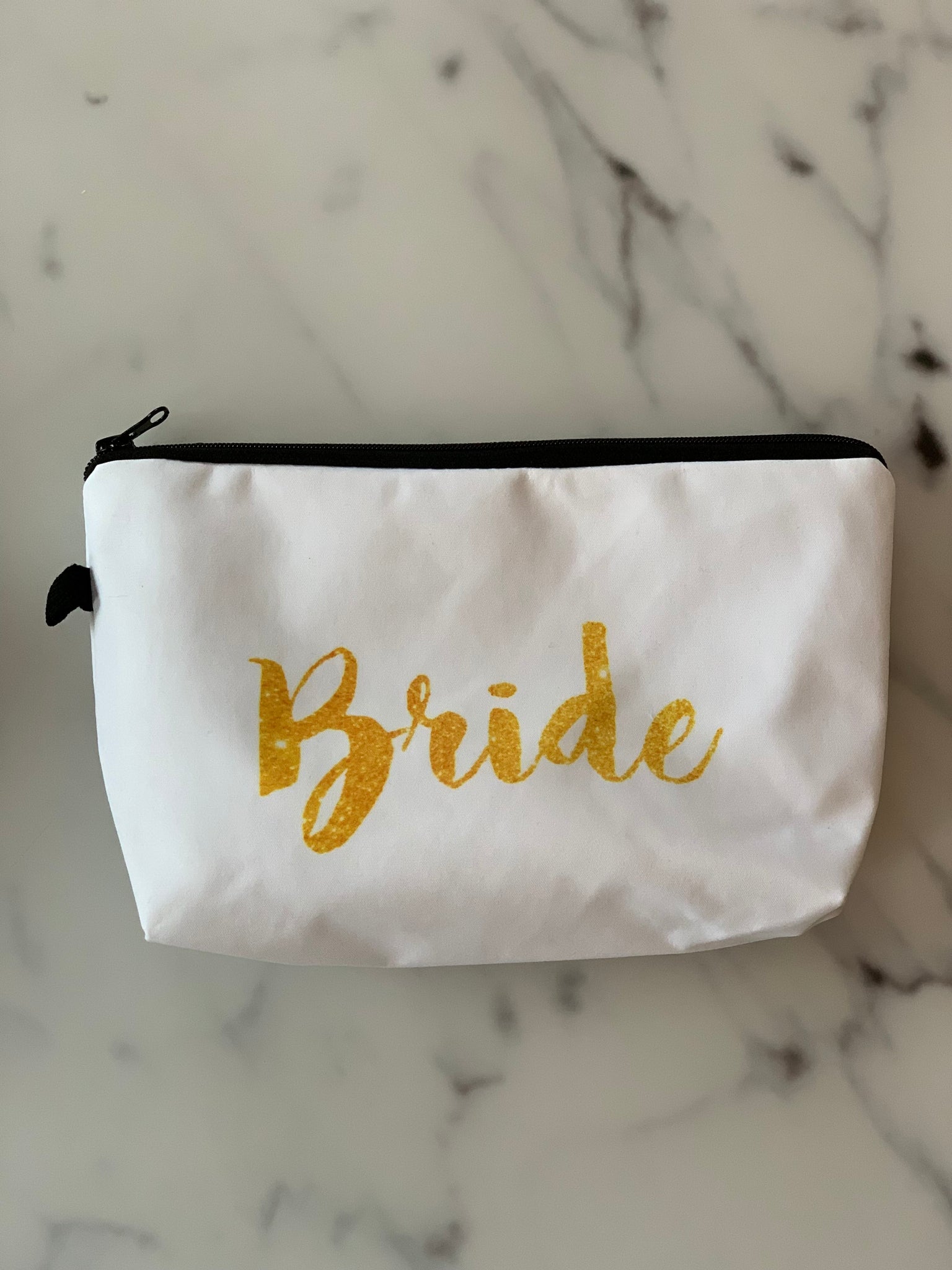 Necessär “Bride” vit med guldtext