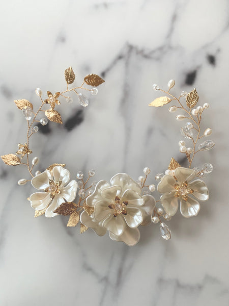 Hårband guld med blommor & pärlor