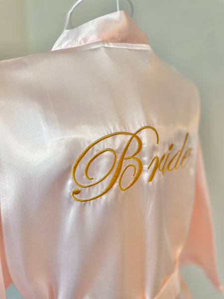 Kimono ”Bride” ljusrosa till bruden - broderad morgonrock