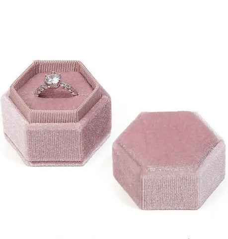 Ringask Dusty Rose, hexagon sammet (rosa ringbox)