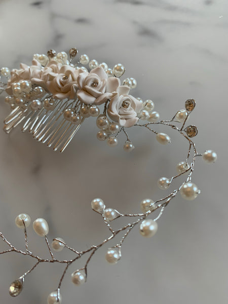 Hårkam i silver med blommor, stenar & pärlor